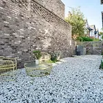 Stunning 5Bd With Private Garden & Parking Access