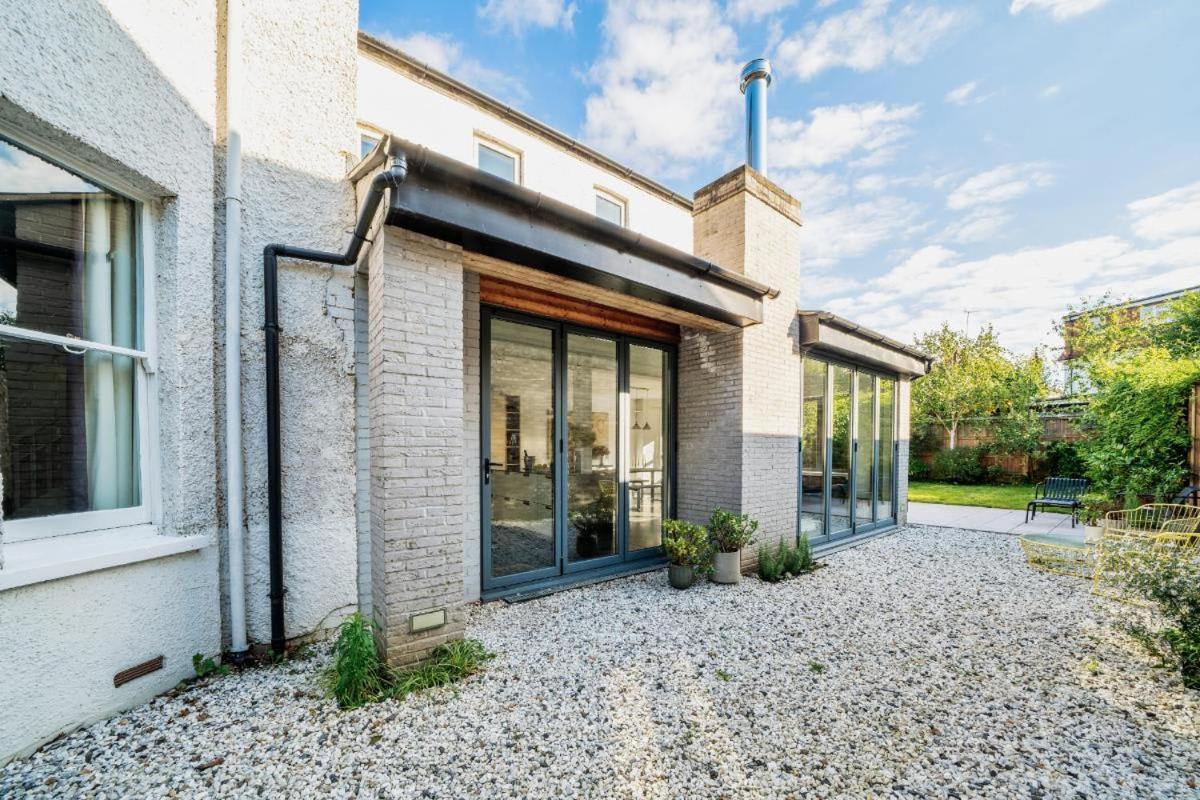 Stunning 5bd With Private Garden & Parking Access Holiday home