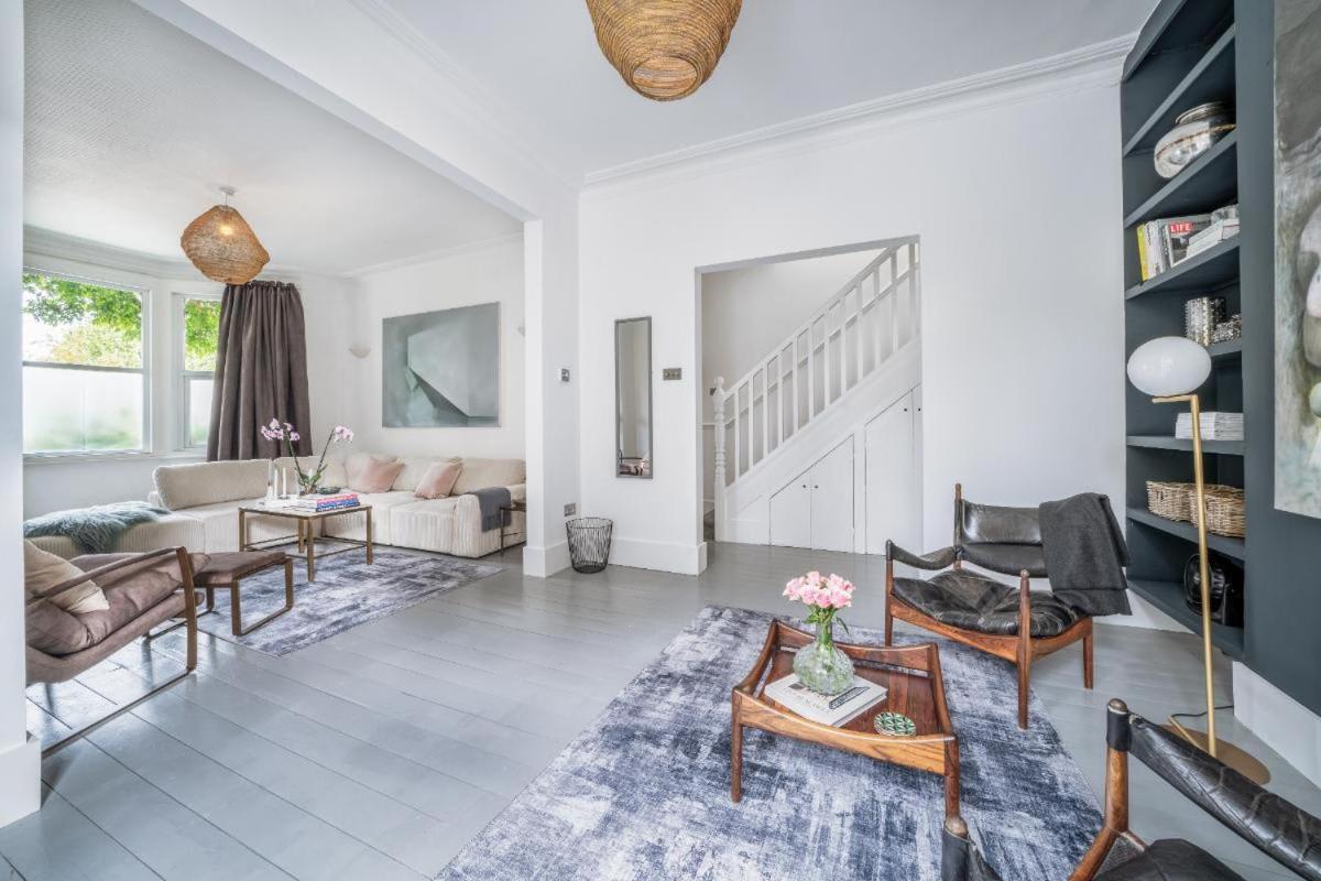 Stunning 5bd With Private Garden & Parking Access