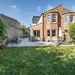 Stunning 5Bd With Private Garden & Parking Access