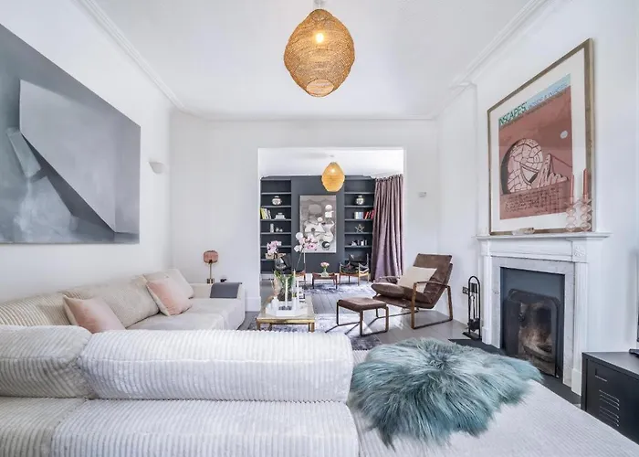Stunning 5Bd With Private Garden & Parking Access
