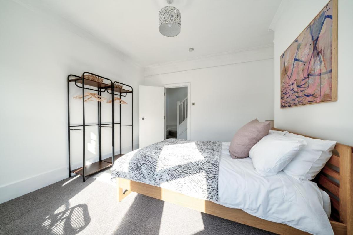 Stunning 5bd With Private Garden & Parking Access * Londra