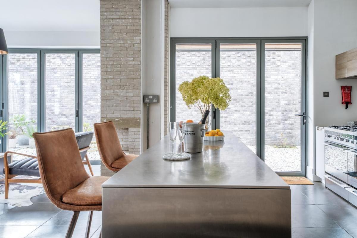 Stunning 5bd With Private Garden & Parking Access Casa vacanze Londra