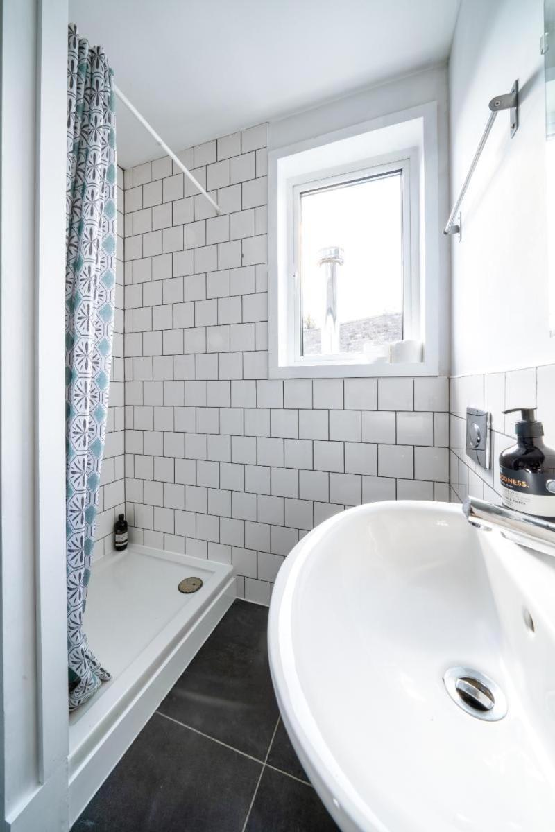 Stunning 5bd With Private Garden & Parking Access Londra