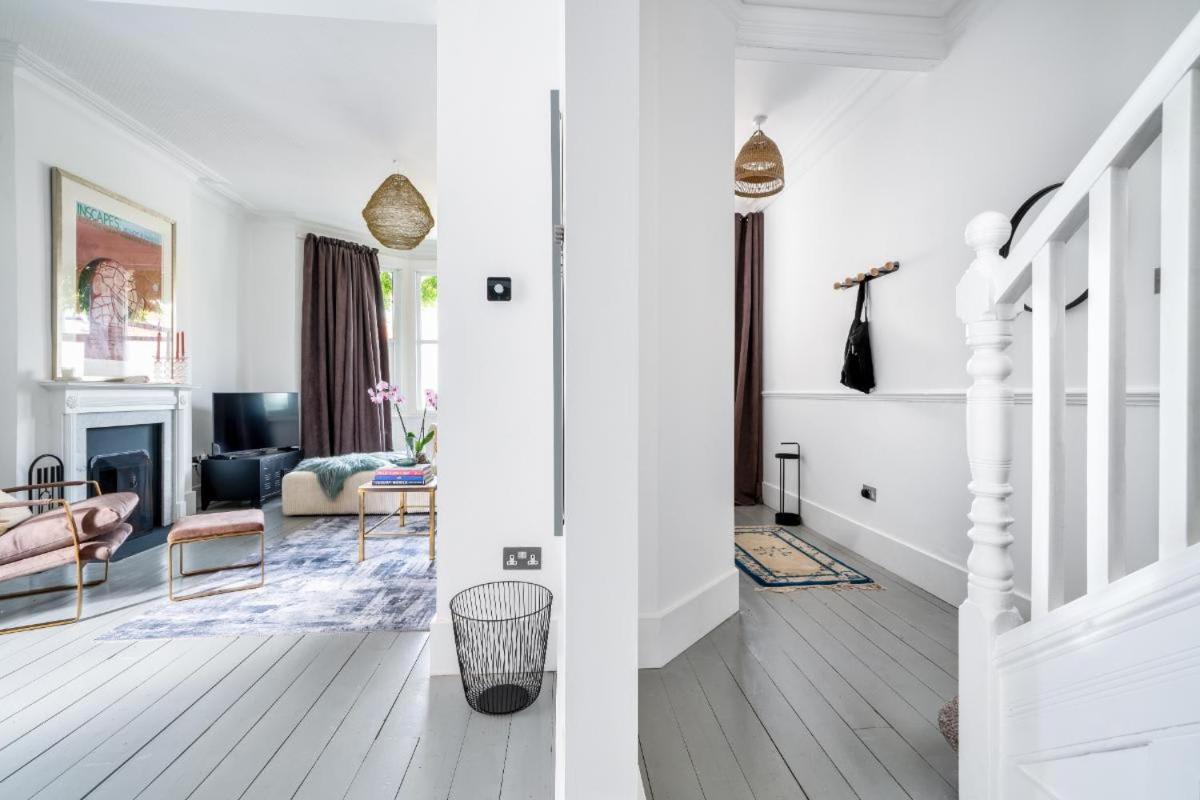 Stunning 5bd With Private Garden & Parking Access Casa vacanze