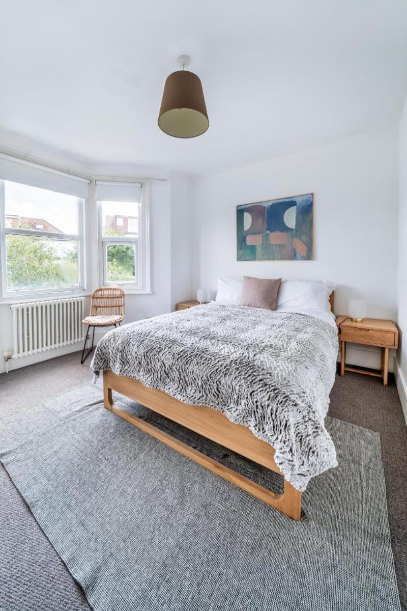 Stunning 5bd With Private Garden & Parking Access Londra