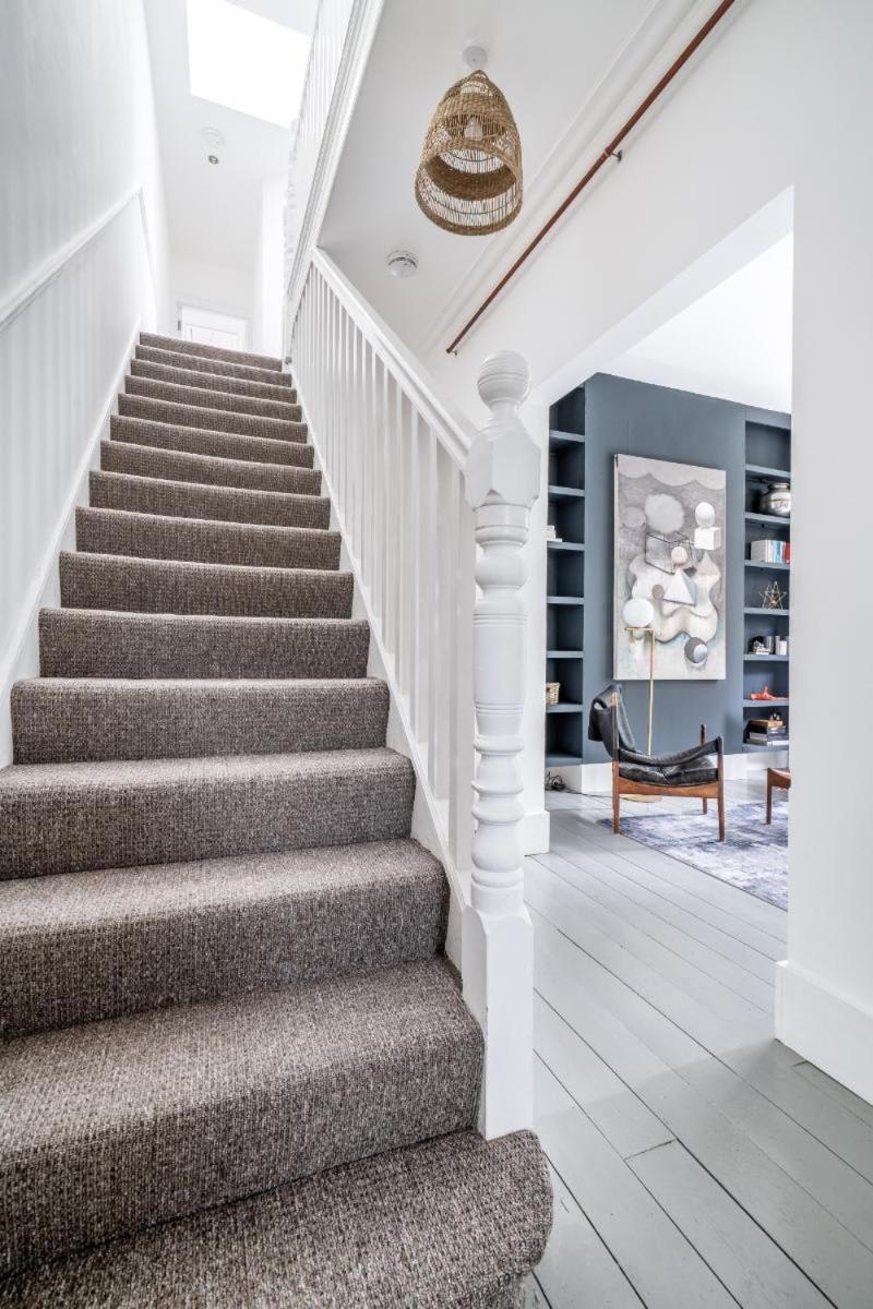 Stunning 5bd With Private Garden & Parking Access * Londra