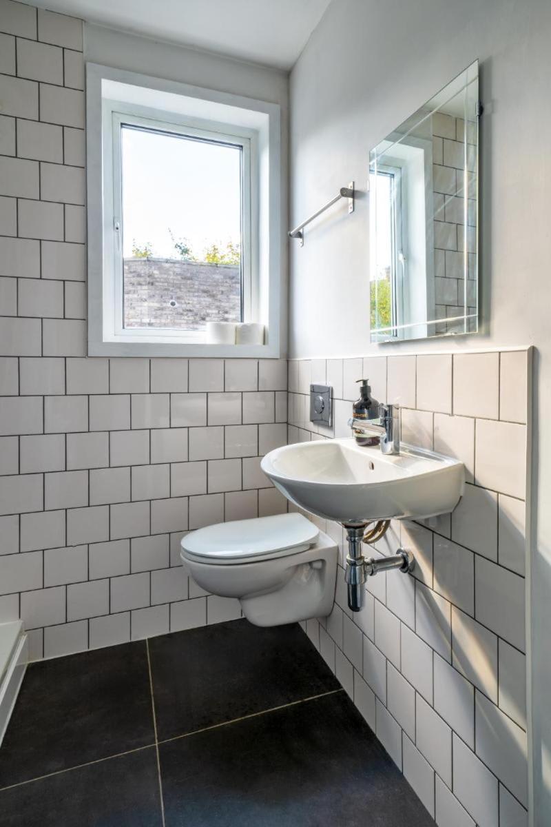 Stunning 5bd With Private Garden & Parking Access Londra