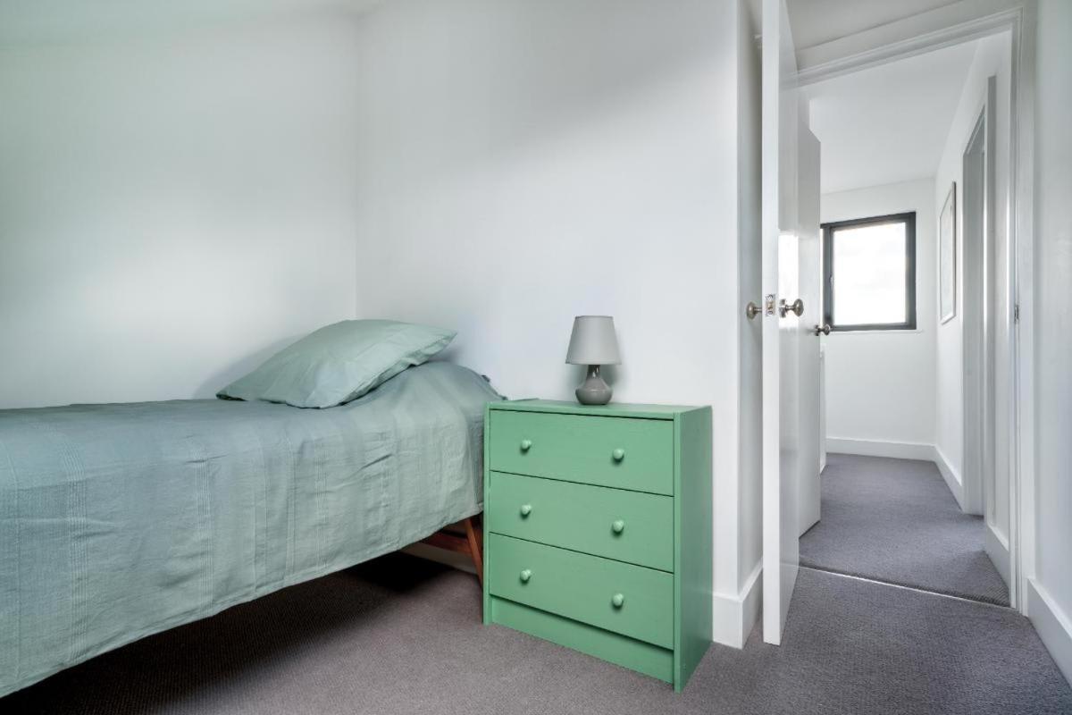 Stunning 5bd With Private Garden & Parking Access * Londra