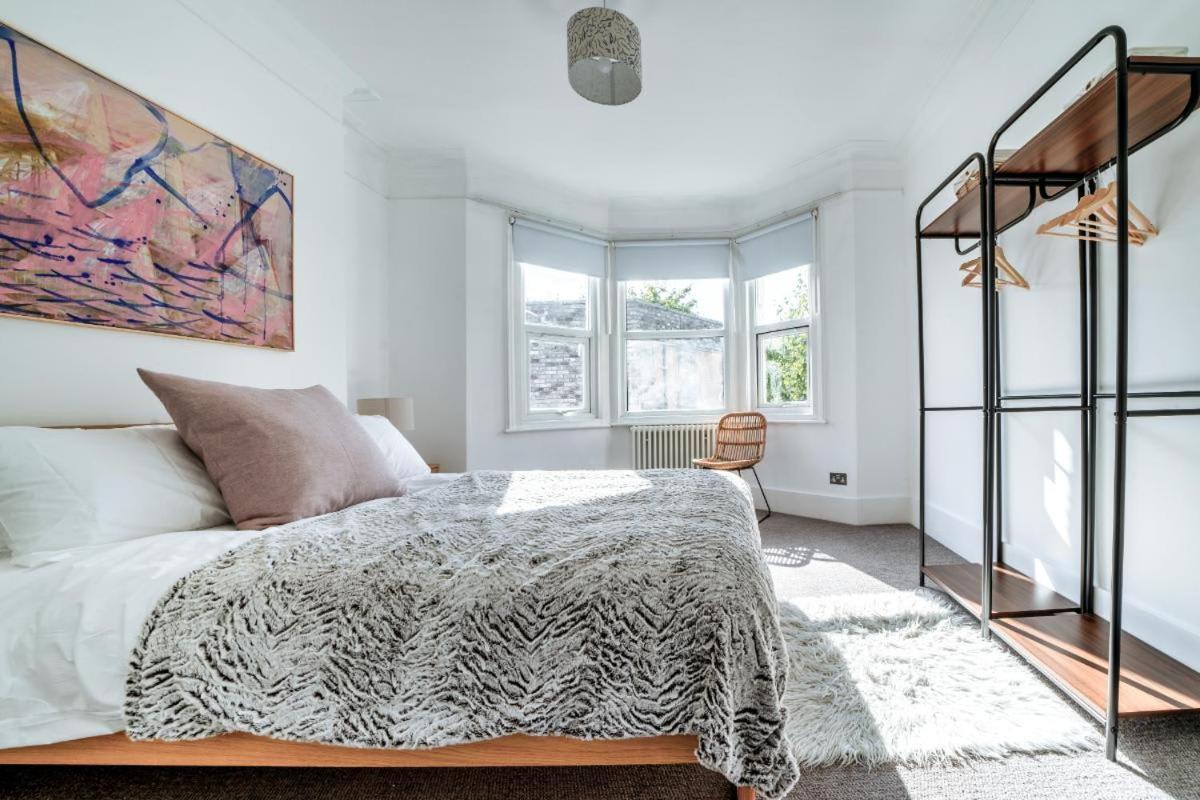 Stunning 5bd With Private Garden & Parking Access
