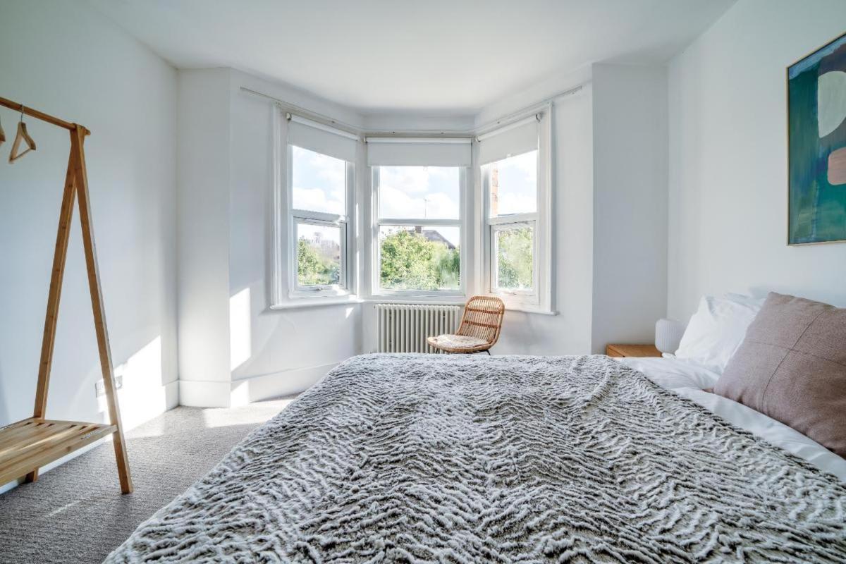 Stunning 5bd With Private Garden & Parking Access * Londra