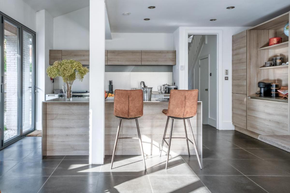 Stunning 5bd With Private Garden & Parking Access Casa vacanze